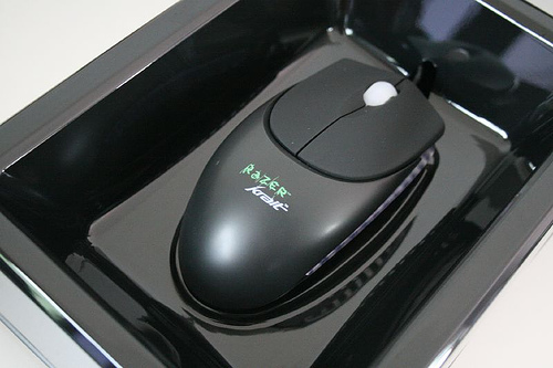мышь имеет очень высокую скорость клика razer krait