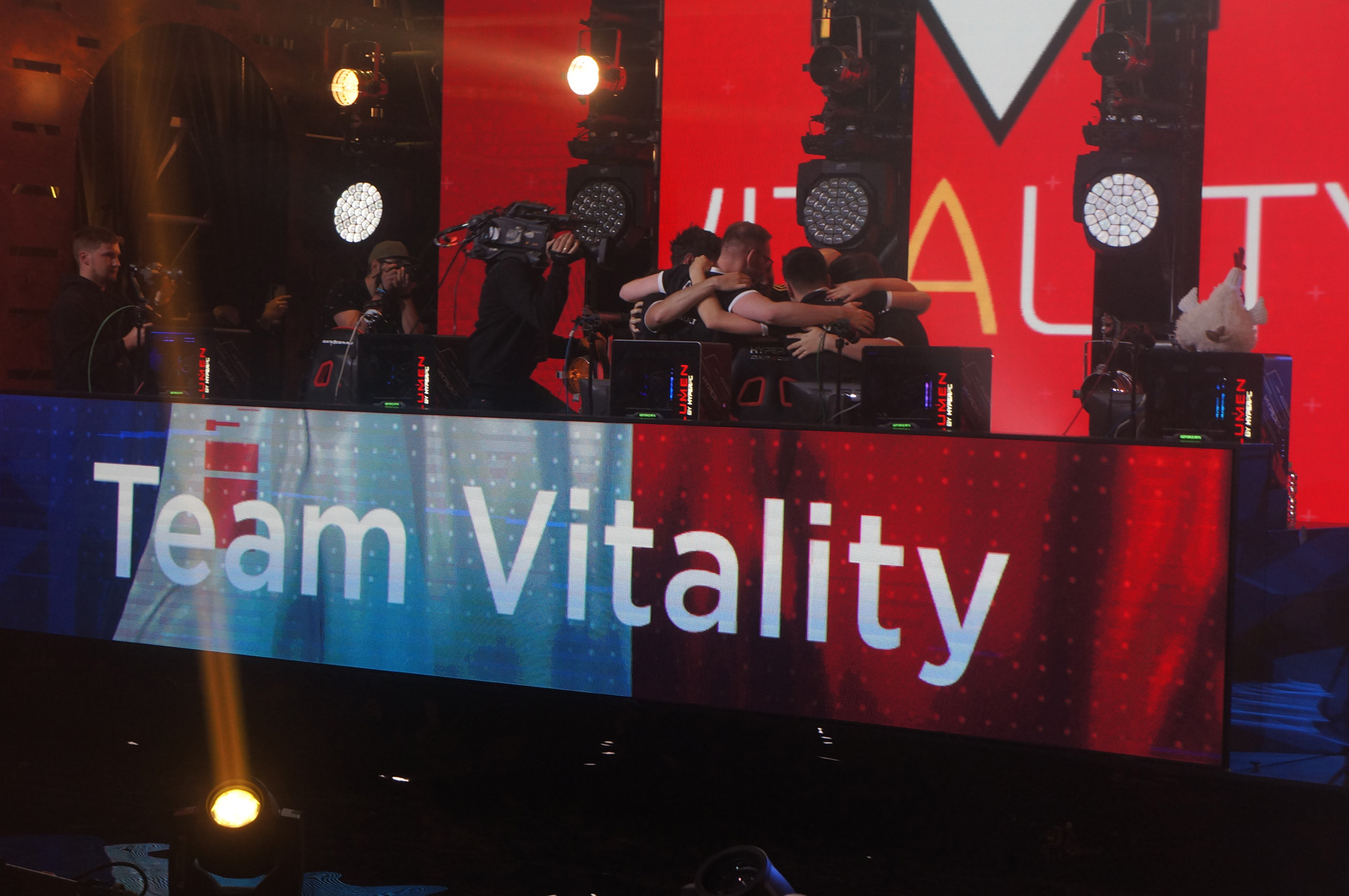 Team Vitality и их курица-талисман