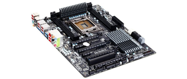Gigabyte X79-UD3 width=