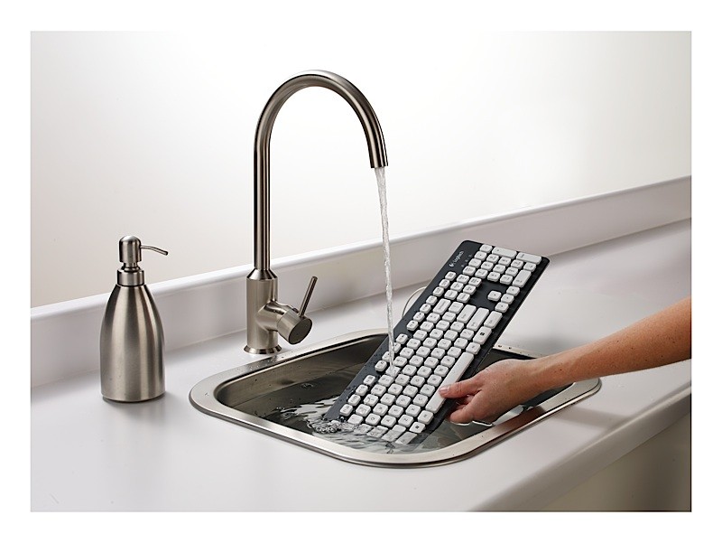 Logitech K310 и водные процедуры width=