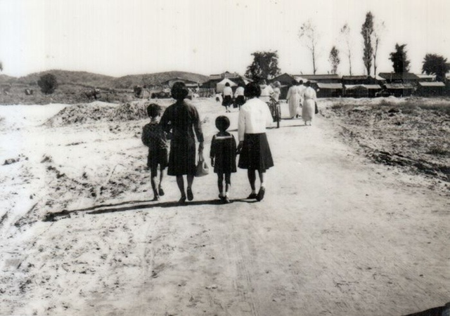 люди в корее width=