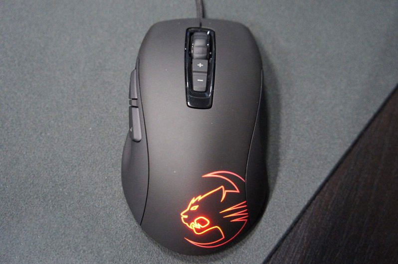 Roccat Kone Pure с оранжевой подсветкой width=