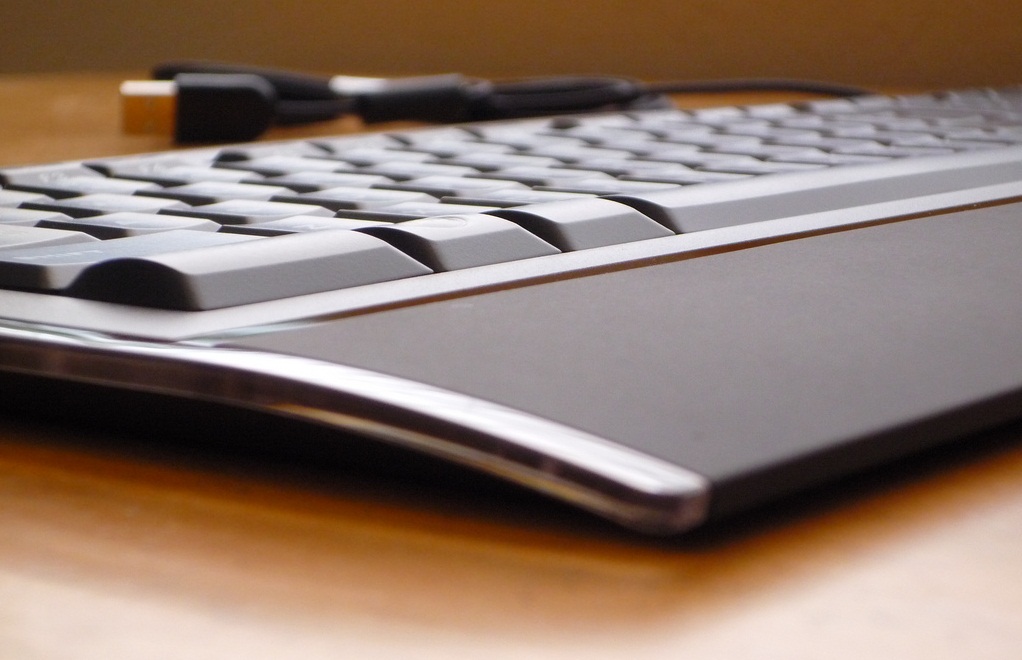 Logitech Illuminated Keyboard Яркость подсветки клавиш можно настраивать