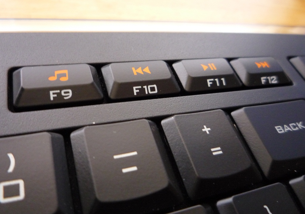 Logitech Illuminated Keyboard обзор и описание width=
